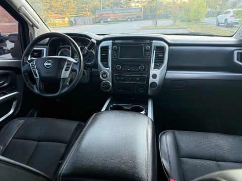 Used 2017 Nissan Titan PRO-4X image 11