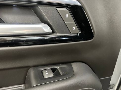 Used 2025 Chevrolet Suburban Z71 AWD/4WD image 20