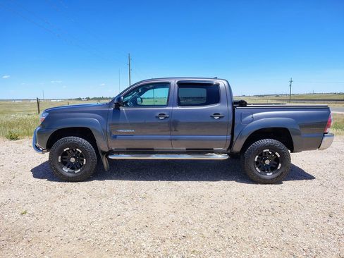 Used 2012 Toyota Tacoma 4x4 Double Cab w/ SR5 Pkg image 2
