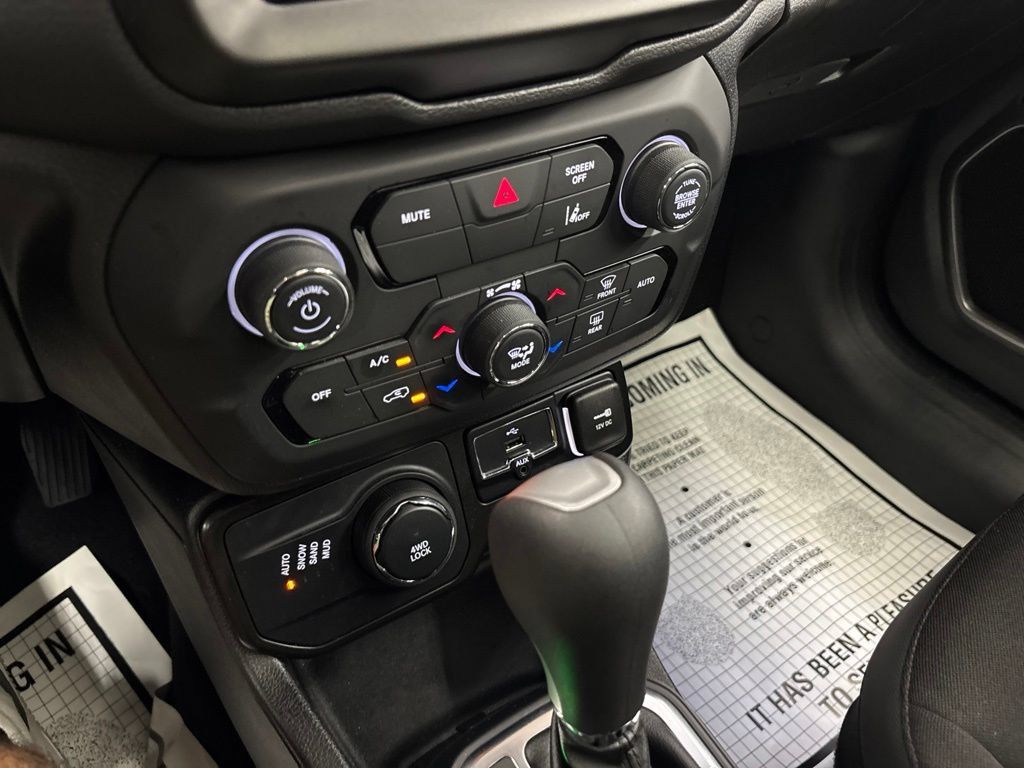 Used 2023 Jeep Renegade Latitude w/ Sun/Sound Group AWD/4WD image 25