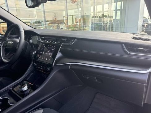 Used 2024 Jeep Grand Cherokee L Laredo AWD/4WD image 20