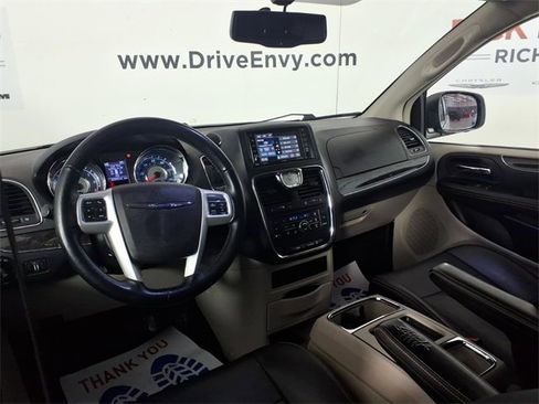 Used 2014 Chrysler Town & Country Touring-L w/ Driver Convenience Group image 10