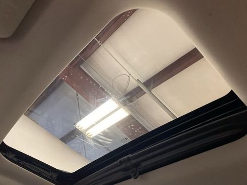 Used 2015 GMC Acadia SLT w/ Technology Package image 15