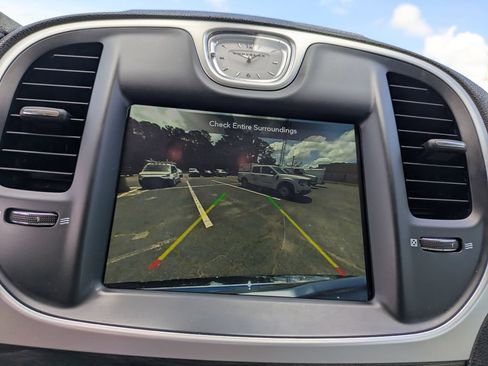 Used 2022 Chrysler 300 Touring RWD image 19