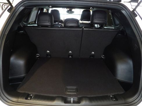 Used 2023 Jeep Compass Limited image 18