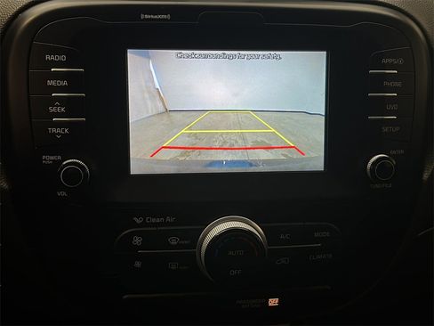 Used 2018 Kia Soul + image 19