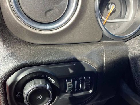 Used 2020 Jeep Wrangler Unlimited Sahara image 14