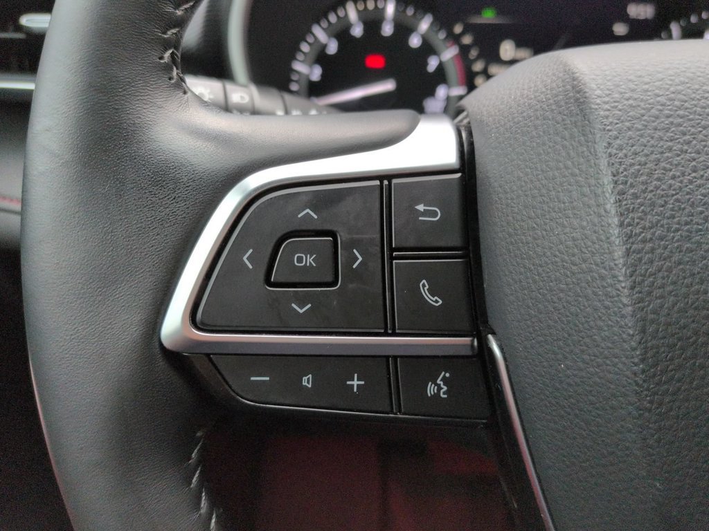 Used 2021 Toyota Highlander XSE FWD image 26