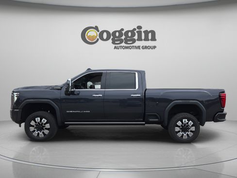 Used 2024 GMC Sierra 3500 Denali Ultimate AWD/4WD image 2