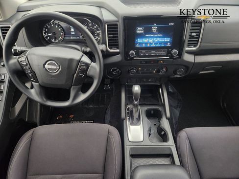 Used 2024 Nissan Frontier SV image 25