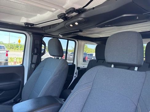 Used 2024 Jeep Wrangler Unlimited Sport AWD/4WD image 27