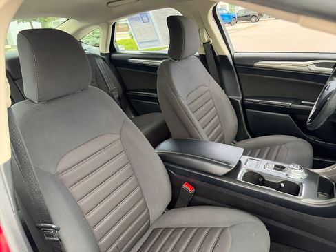 Used 2019 Ford Fusion SE FWD image 12