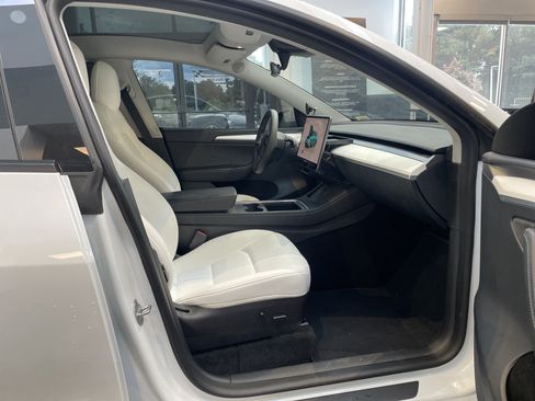 Used 2023 Tesla Model Y Long Range AWD/4WD image 36