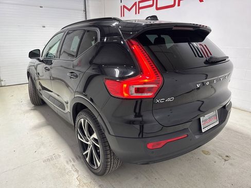 Used 2021 Volvo XC40 T5 R-Design w/ Climate Package image 5