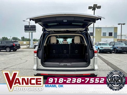 Used 2024 Lincoln Navigator Premiere AWD/4WD image 14