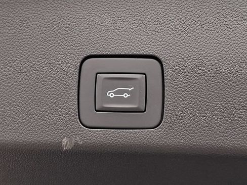 Used 2025 Buick Encore GX Avenir w/ Avenir Technology Package AWD/4WD image 32