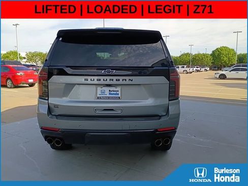 Used 2025 Chevrolet Suburban Z71 AWD/4WD image 7