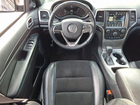 Used 2018 Jeep Grand Cherokee Altitude image 11