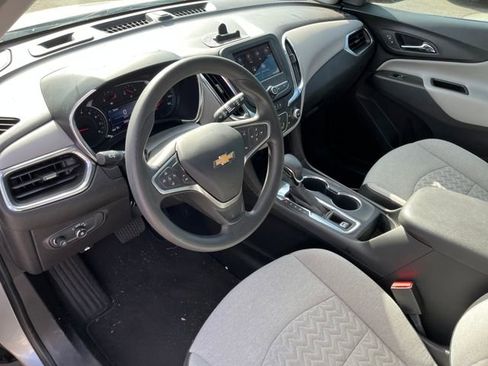Used 2023 Chevrolet Equinox LS w/ LS Convenience Package image 3