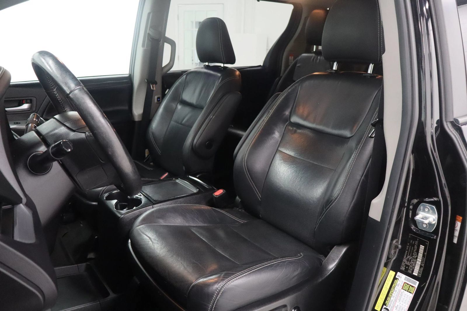 Used 2017 Toyota Sienna SE Premium FWD image 15