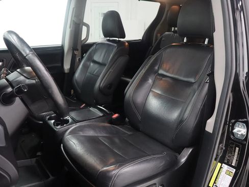 Used 2017 Toyota Sienna SE Premium FWD image 15