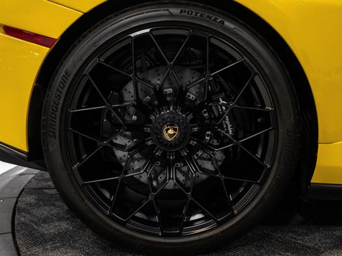 Used 2022 Lamborghini Huracan STO RWD image 35