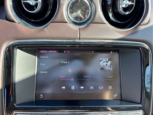 Used 2016 Jaguar XJ R-Sport image 32