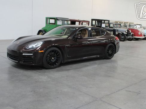 Used 2014 Porsche Panamera 4 image 2
