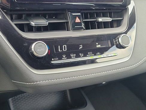 Used 2025 Toyota Corolla SE FWD image 27