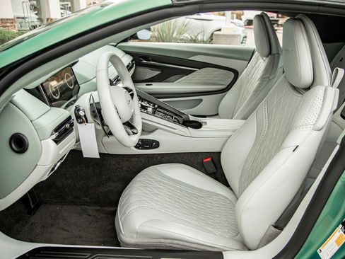 Used 2024 Aston Martin DB12 Convertible image 15