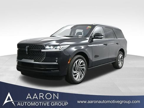 Used 2025 Lincoln Navigator Reserve AWD/4WD image 1