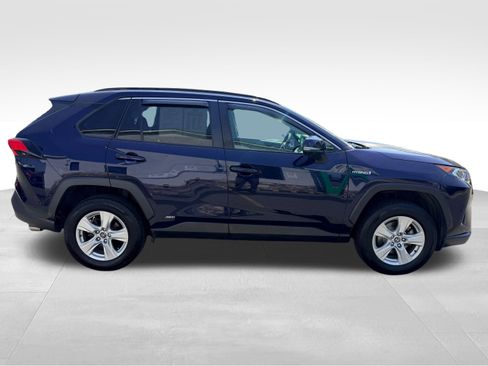 Used 2021 Toyota RAV4 XLE w/ Convenience Package AWD/4WD image 4