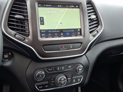 Used 2022 Jeep Cherokee Trailhawk w/ Sun, Sound & Nav Group AWD/4WD image 23