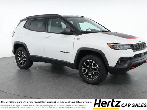 Used 2025 Jeep Compass Trailhawk AWD/4WD image 1