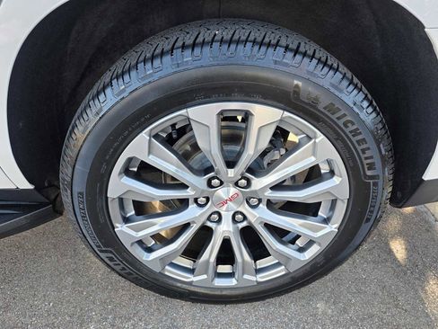 Used 2023 GMC Yukon Denali w/ Advanced Technology Package image 9