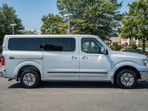 Used 2018 Nissan NV 3500 SL RWD image 4