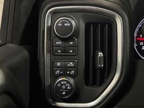 Used 2022 Chevrolet Silverado 2500 LTZ w/ LTZ Convenience Package image 17