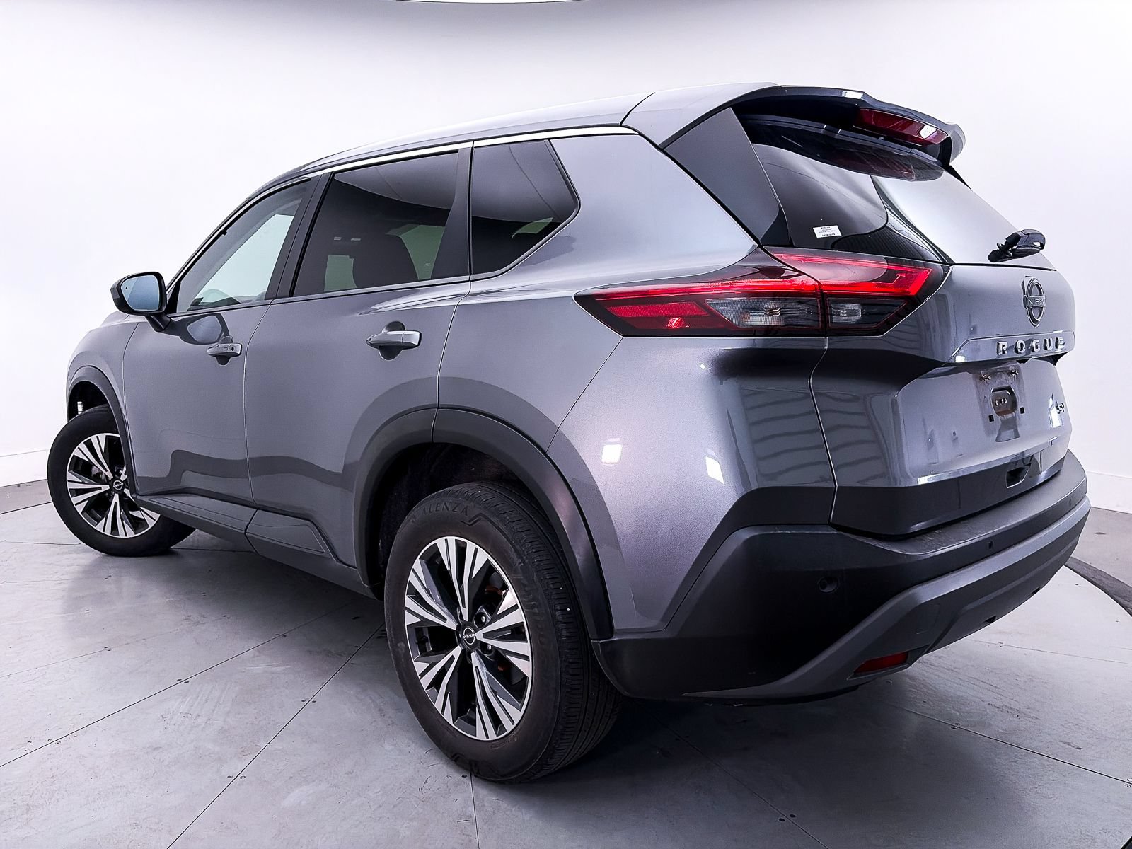 Used 2023 Nissan Rogue SV FWD image 3