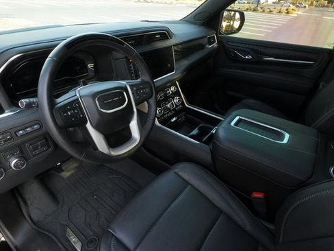 Used 2024 GMC Yukon Denali w/ Advanced Technology Package AWD/4WD image 21