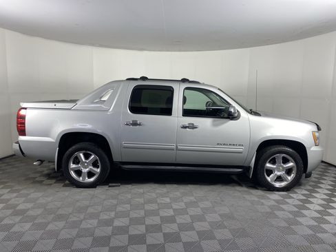 Used 2011 Chevrolet Avalanche LS w/ Regional Value Package AWD/4WD image 3