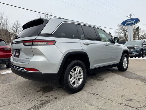 Used 2023 Jeep Grand Cherokee Laredo image 5