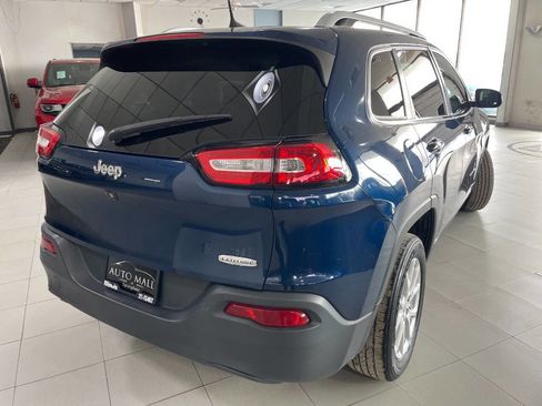 Used 2018 Jeep Cherokee Latitude Plus image 9