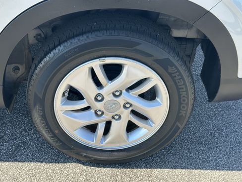 Used 2022 Hyundai Venue SE w/ Cargo Package FWD image 18