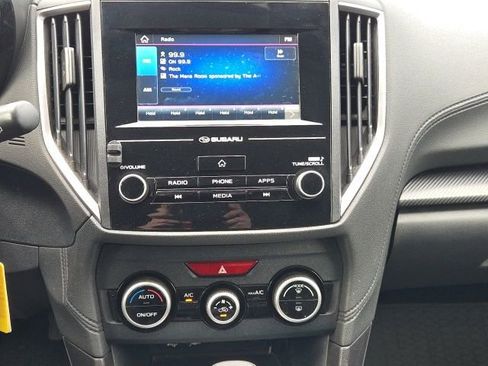 Used 2021 Subaru Crosstrek 2.0i image 3