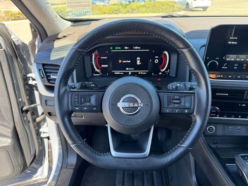 Used 2022 Nissan Rogue Platinum w/ Head-Up Display Package image 8