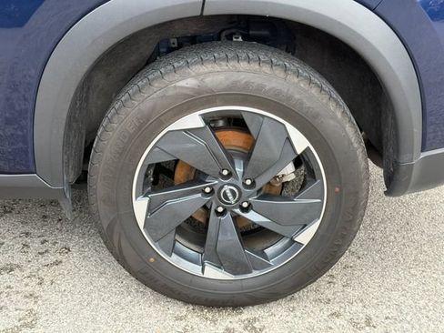 Used 2024 Nissan Rogue SV AWD/4WD image 34