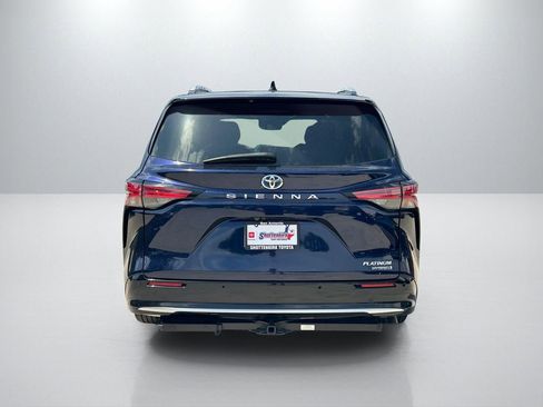 Used 2023 Toyota Sienna Platinum FWD image 6