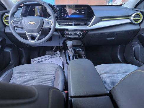 Used 2024 Chevrolet Trax LT w/ Driver Confidence Package FWD image 14