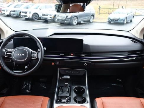 Used 2025 Kia Carnival SX Prestige image 13