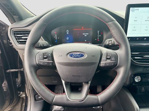 Used 2025 Ford Escape ST-Line w/ Tech Pack #1 FWD image 11